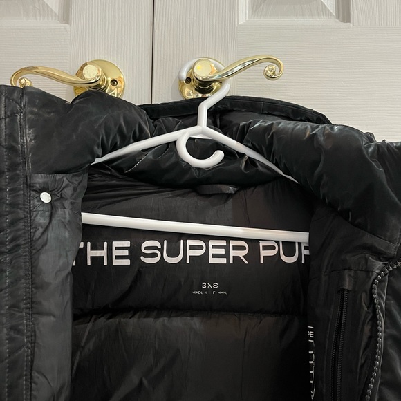 Aritzia Super Puff Shorty 🖤 - Picture 5 of 8